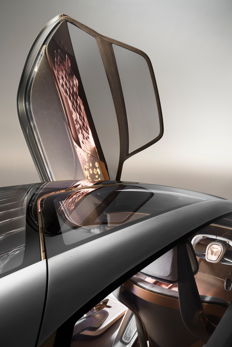Illustration for article titled Bentley's EXP 100 GT Imagines Electric luxury and AI assistants this year 2035